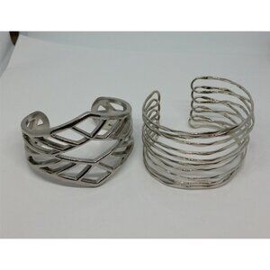 𝅺Bundle lot 2 silver tone trendy style cuff bracelets 7-7.25